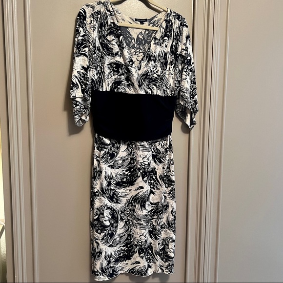 Kimono Style Size L (6-10) Cruise Wear, Work or Formal. Navy and Cream White. - Picture 2 of 8